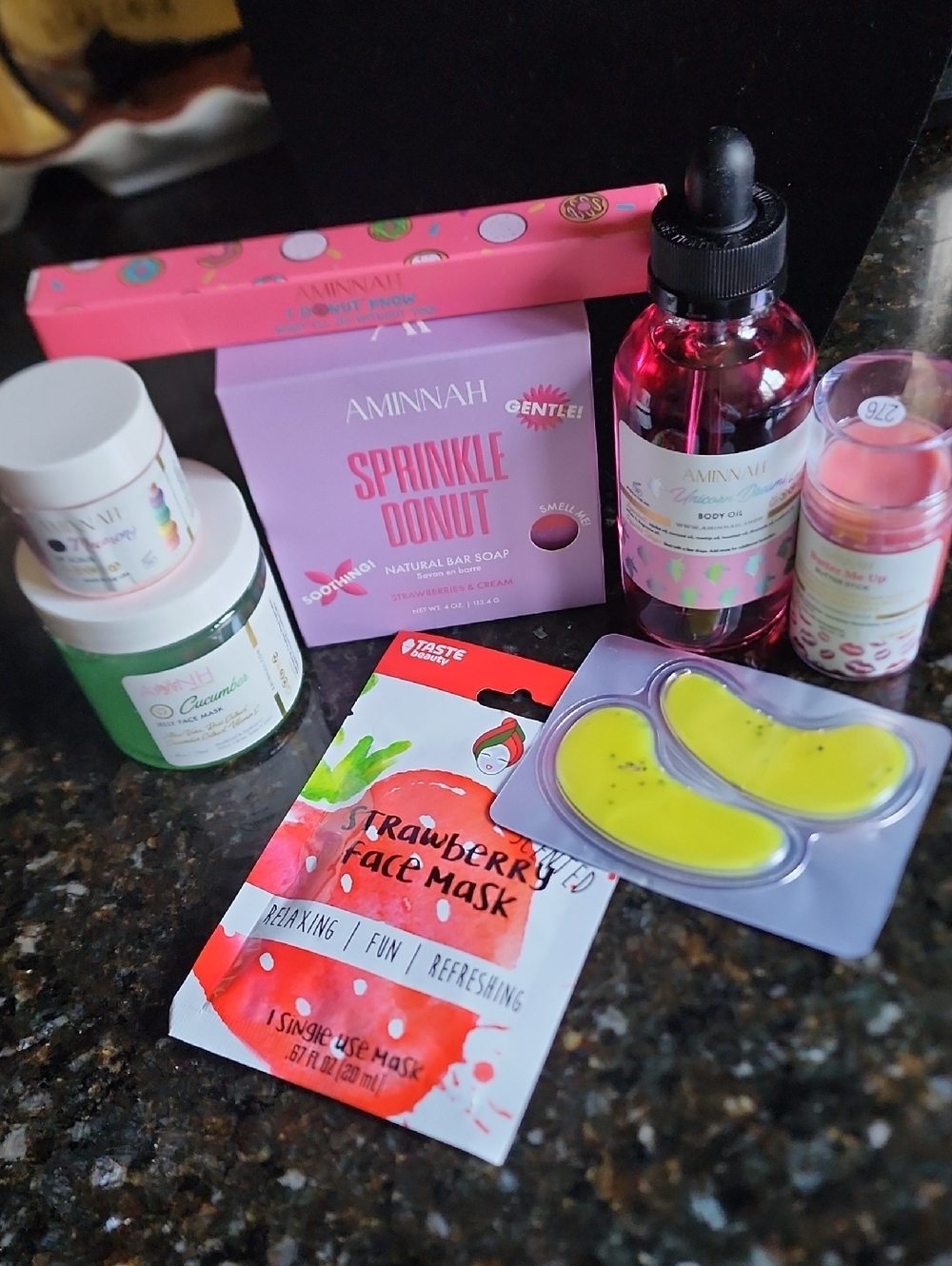 ✨️Aminnah Beauty Bundle | Lip Care, Skincare + Free Masks - Picture 5 of 5